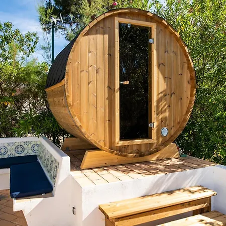 A Energy Bento Box Hot Pool & Sauna Villa *